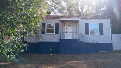 Building Photo - 3566 McKenzie Dr