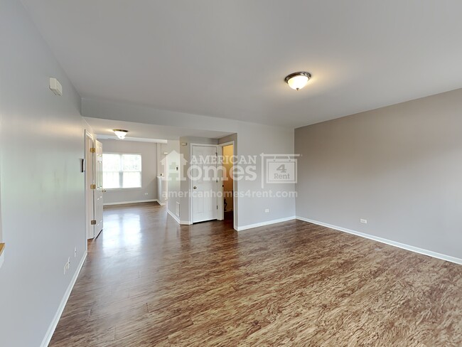 Foto del edificio - 1232 N Village Drive Unit 40