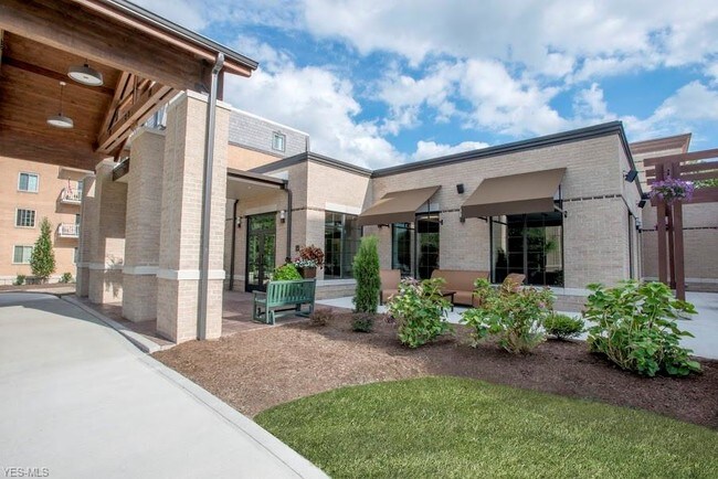 Foto del edificio - 22701 Lake Rd