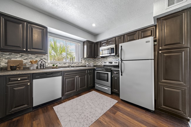 Building Photo - Palmera Pointe