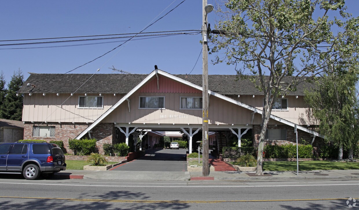 Foto del edificio - 562 Bancroft Ave