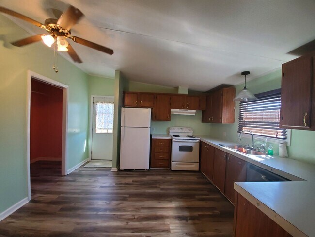 Foto del edificio - 9435 Sandy Creek ~ Bethany South