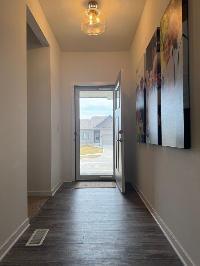 Building Photo - 1914 Hummingbird Dr