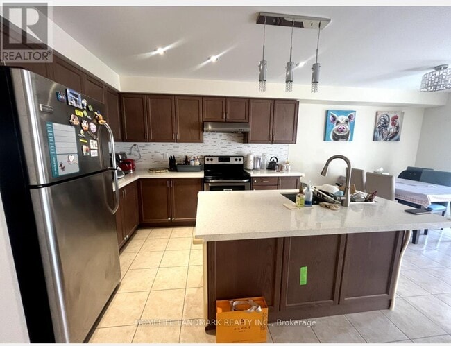 Photo du bâtiment - 1083 Bur Oak Ave