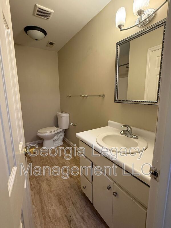 Foto del edificio - 46 Creek Side Dr