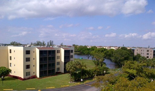 Building Photo - 2730 Somerset Dr