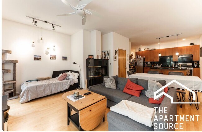 Building Photo - 1407 N Wicker Park Ave