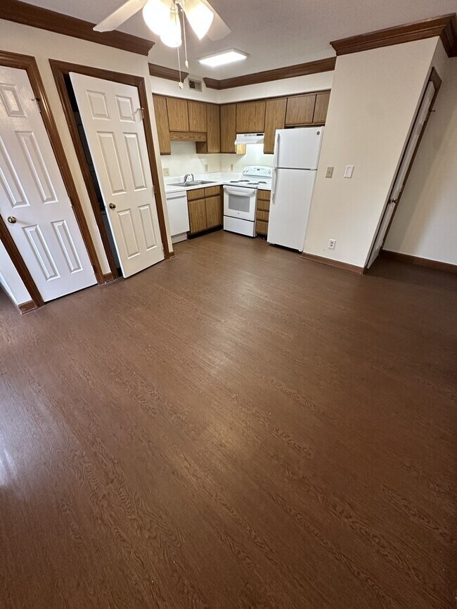 Building Photo - 3530 Ivy Commons Dr