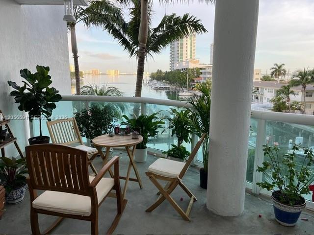 Foto del edificio - 7918 Harbor Island Dr