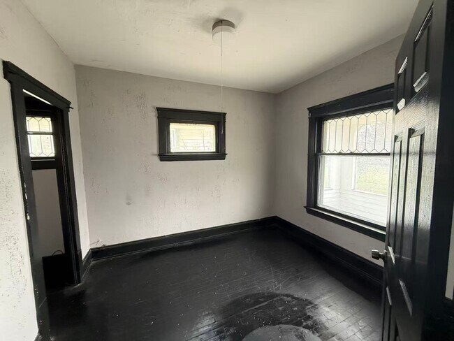 Building Photo - 9805 Lamontier Ave