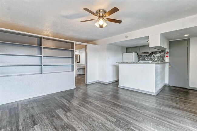 Building Photo - 7527 Gulf Fwy
