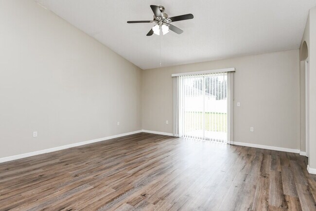 Building Photo - 5009 Quercus Loop