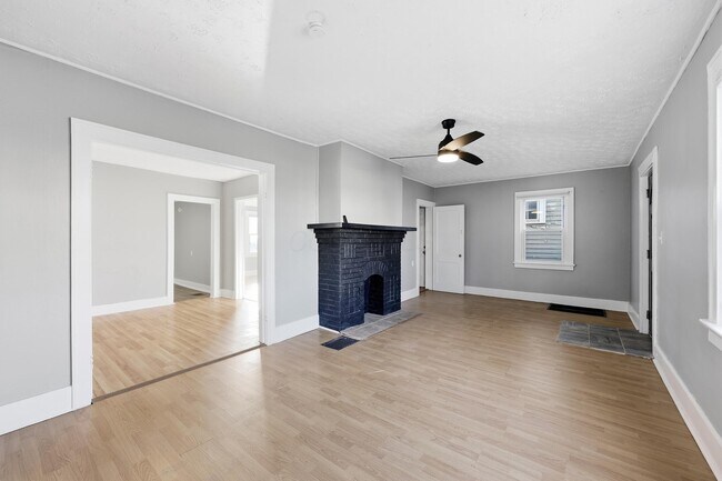 Building Photo - 1452 Summit St