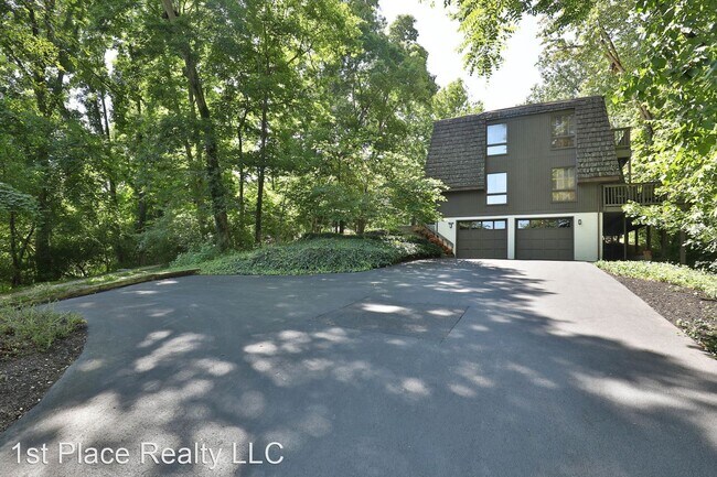 Building Photo - 4 br, 2.5 bath House - 701 Highview Dr