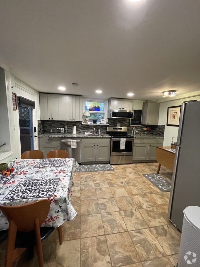 Kitchen and dining - 1060 Seaboard Ave NW