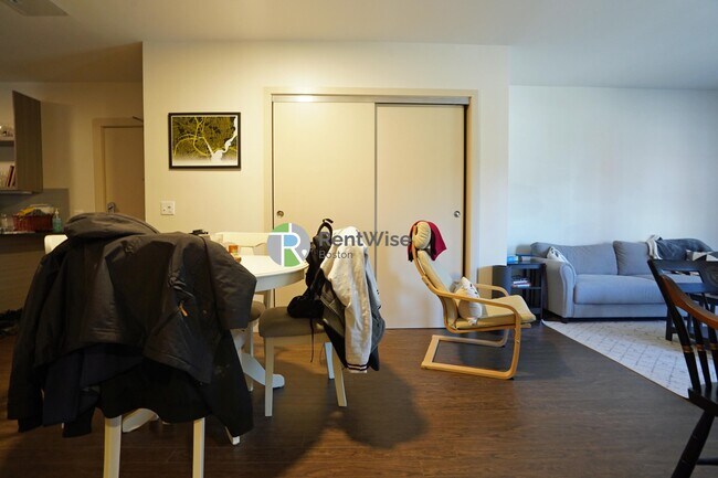 Foto del edificio - 400 Langley Rd