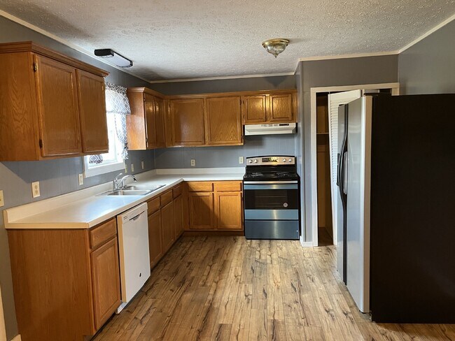 Building Photo - 7129 Deer Ridge Rd