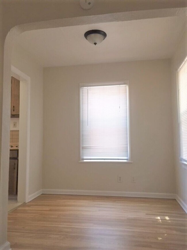 Foto del edificio - **Reserve NOW for SUMMER 2026** House Near 6th & Ivy