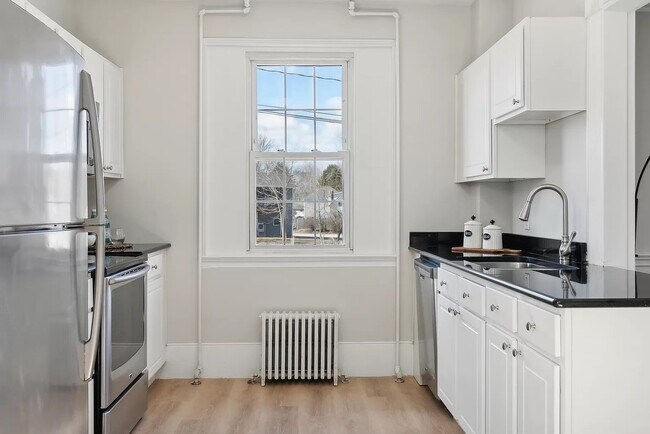 Building Photo - 108 Longfellow St