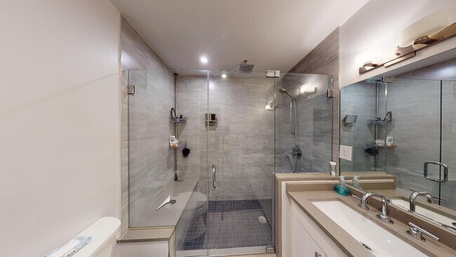 Foto del edificio - Large Fully Renovated Unit in South End, I...