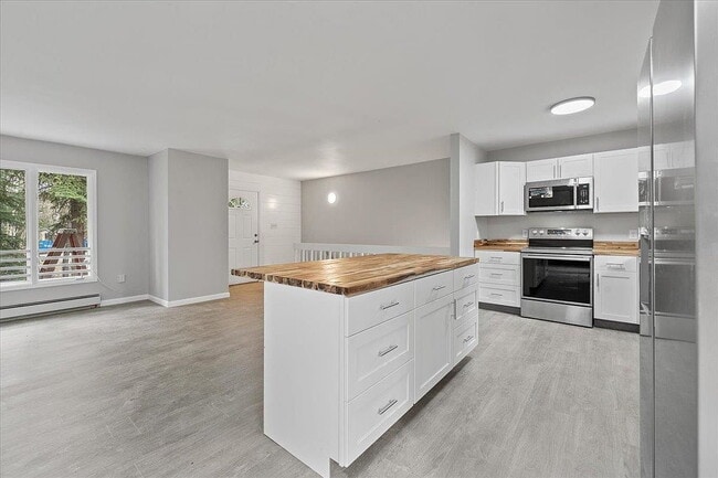 Building Photo - Single Family Home For Rent