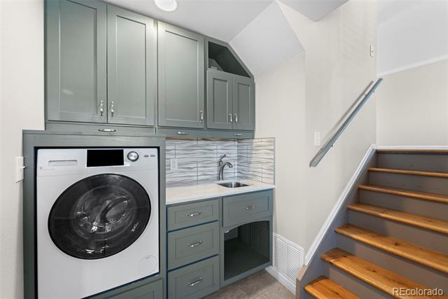 Building Photo - 5585 Escondido Dr