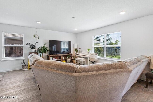 Foto del edificio - 182 Osprey Lake Rd