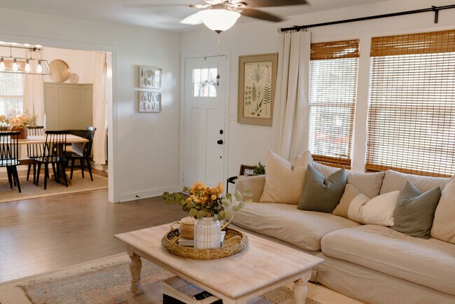 Foto del edificio - 4442 Iroquois Ave