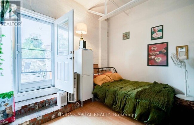 Photo du bâtiment - 1463 Davenport Rd