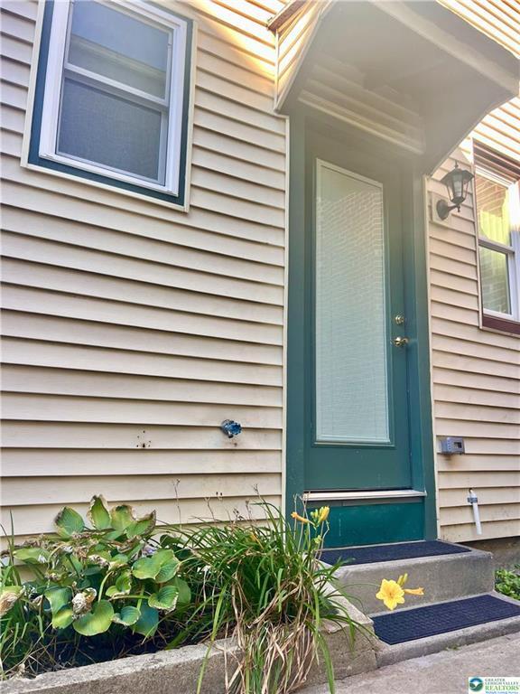 Building Photo - 352 S Main St