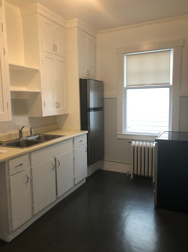 Kitchen - 264 E Boston St