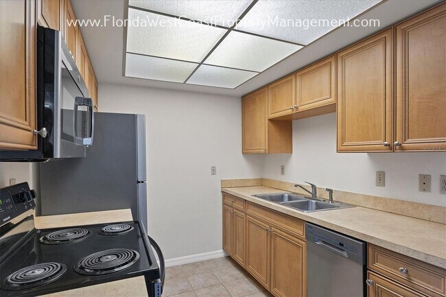 Foto del edificio - FANTASTIC LOCATION! PHILLIPI CREEK/ SIESTA...