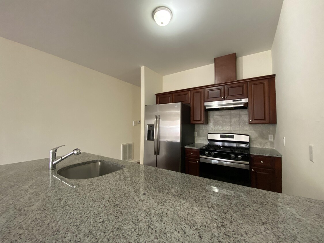 Primary Photo - 380-1/2 Avenue C