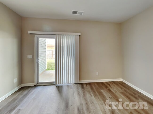 Foto del edificio - 9150 War Eagles Way