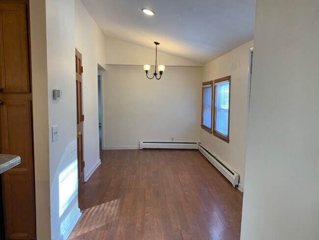 Building Photo - 1290 Bablon