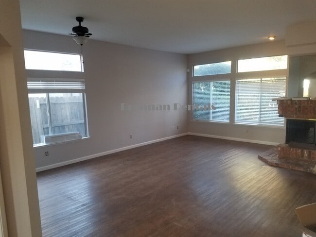 Foto del edificio - 105 Kilcairn Ct
