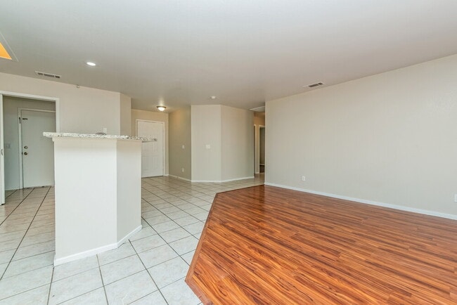 Building Photo - 5337 N Padero Dr