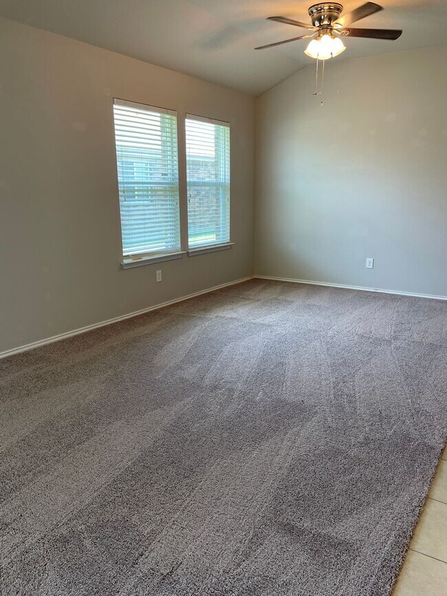 Building Photo - Coming Soon! Great Sendero Springs 3 bed 2...