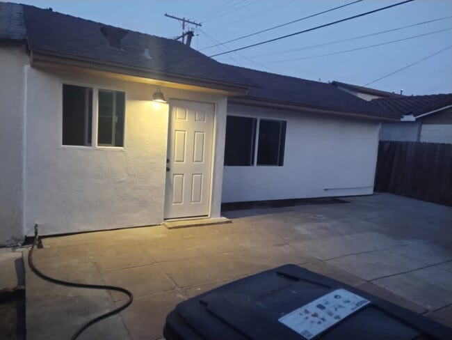 Foto del edificio - 2470-2472 Iowa Ave