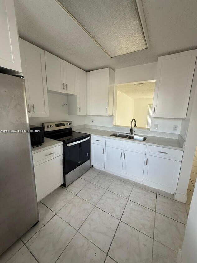 Building Photo - 8700 N Sherman Cir