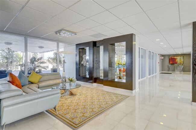 Building Photo - 2800 E Sunrise Blvd