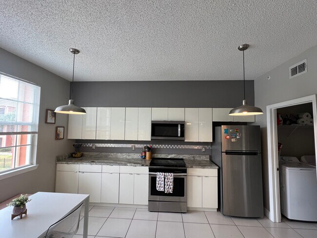 Foto del edificio - 10825 Windsor Walk Dr