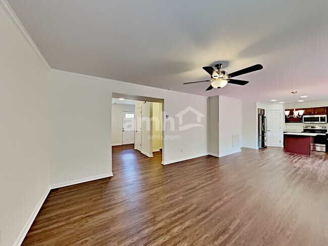 Foto del edificio - 1861 Cottage Grove Way