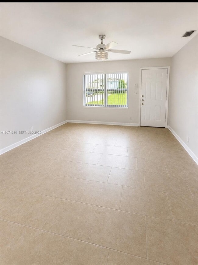 Building Photo - 539 Sabal Palm Dr