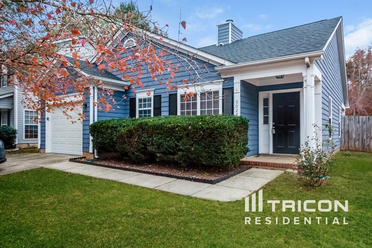 Foto principal - 9027 Treyburn Drive Charlotte NC