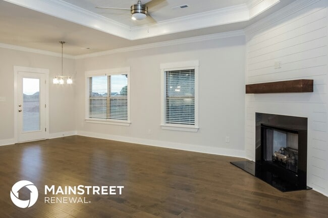 Building Photo - 14704 Greenleaf Dr