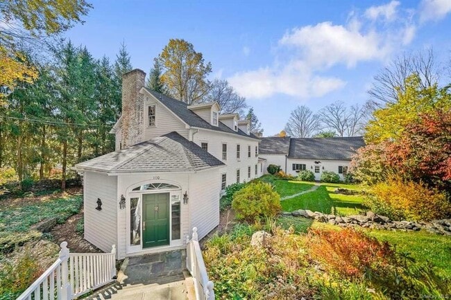 Building Photo - 100 Willow Lake Dr