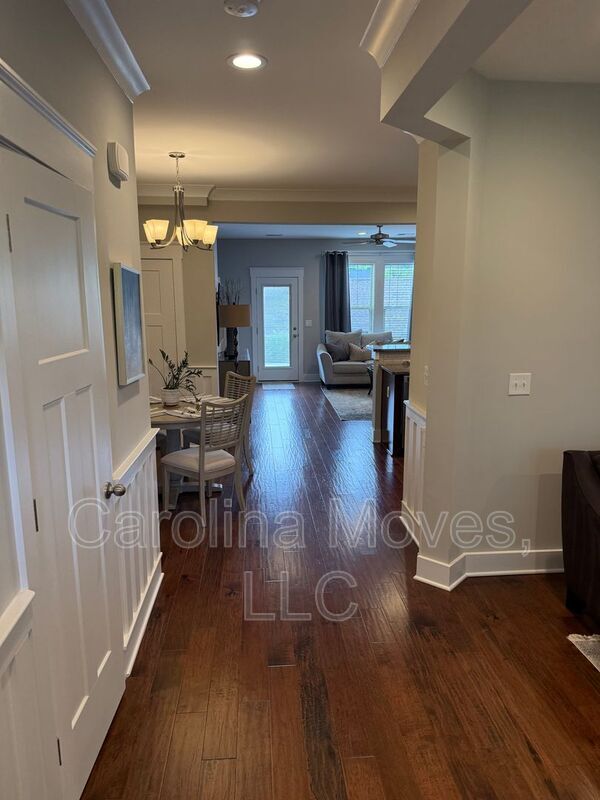 Building Photo - 604 Springbank Aly