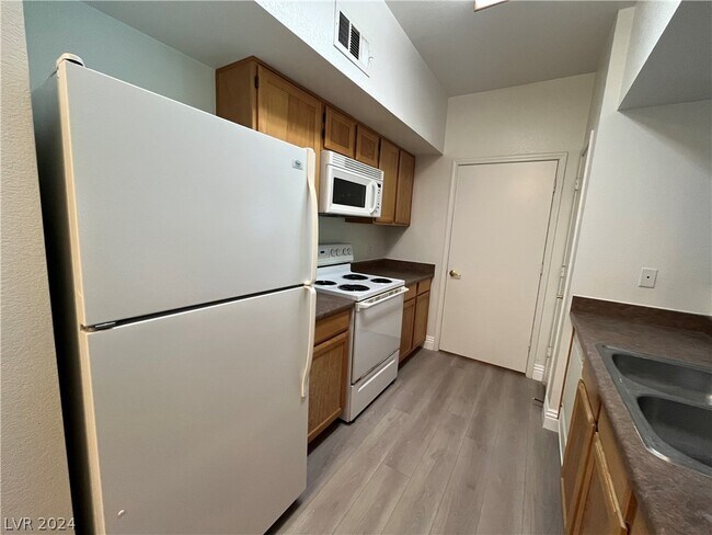 Building Photo - 45 Maleena Mesa St
