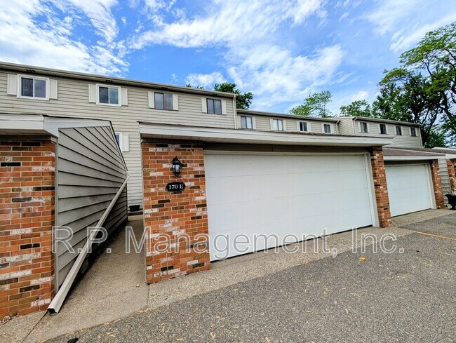 Foto del edificio - 170 Wentworth Ave W